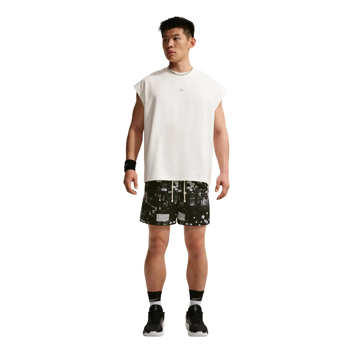 Шорты Nike Standard Issue Dri-FIT 13 см, цвет «Белый, черный, бледно-бежевый» IF2574-100