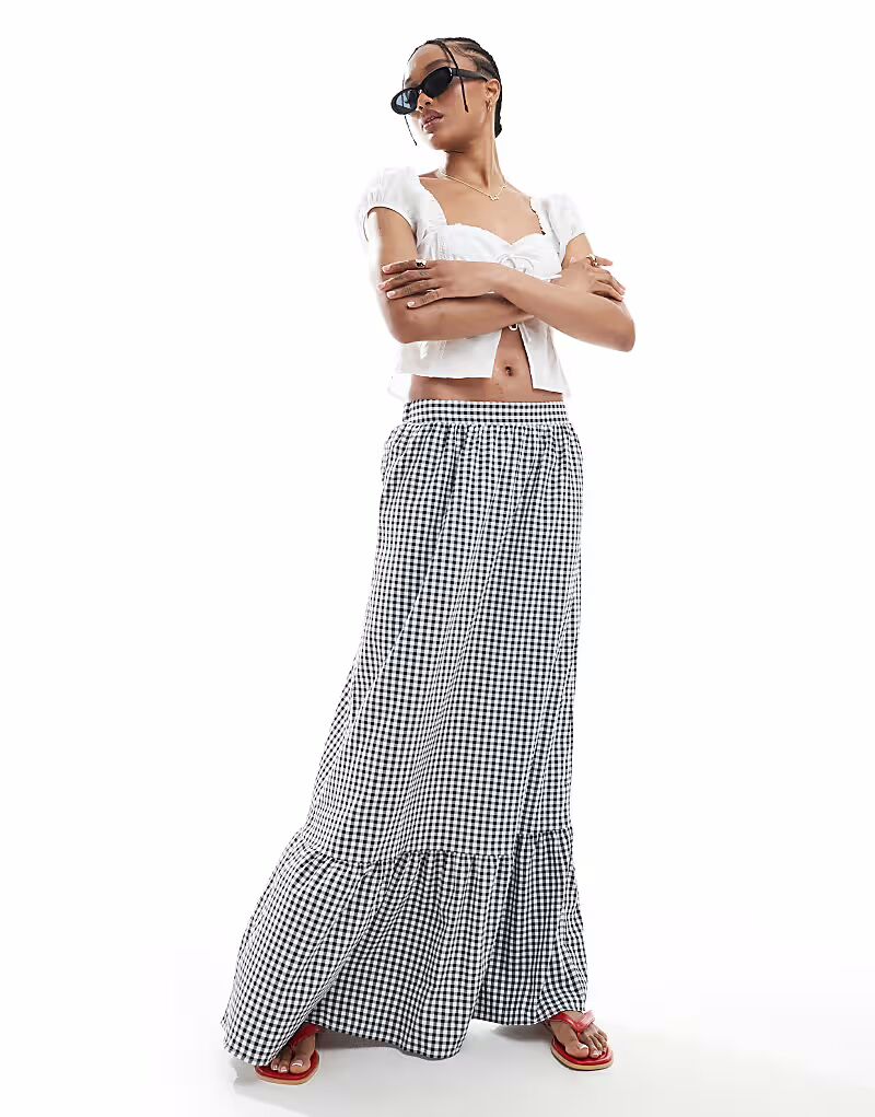 

Юбка макси Vero Moda Tall с многоярусным подолом в черную клетку с принтом