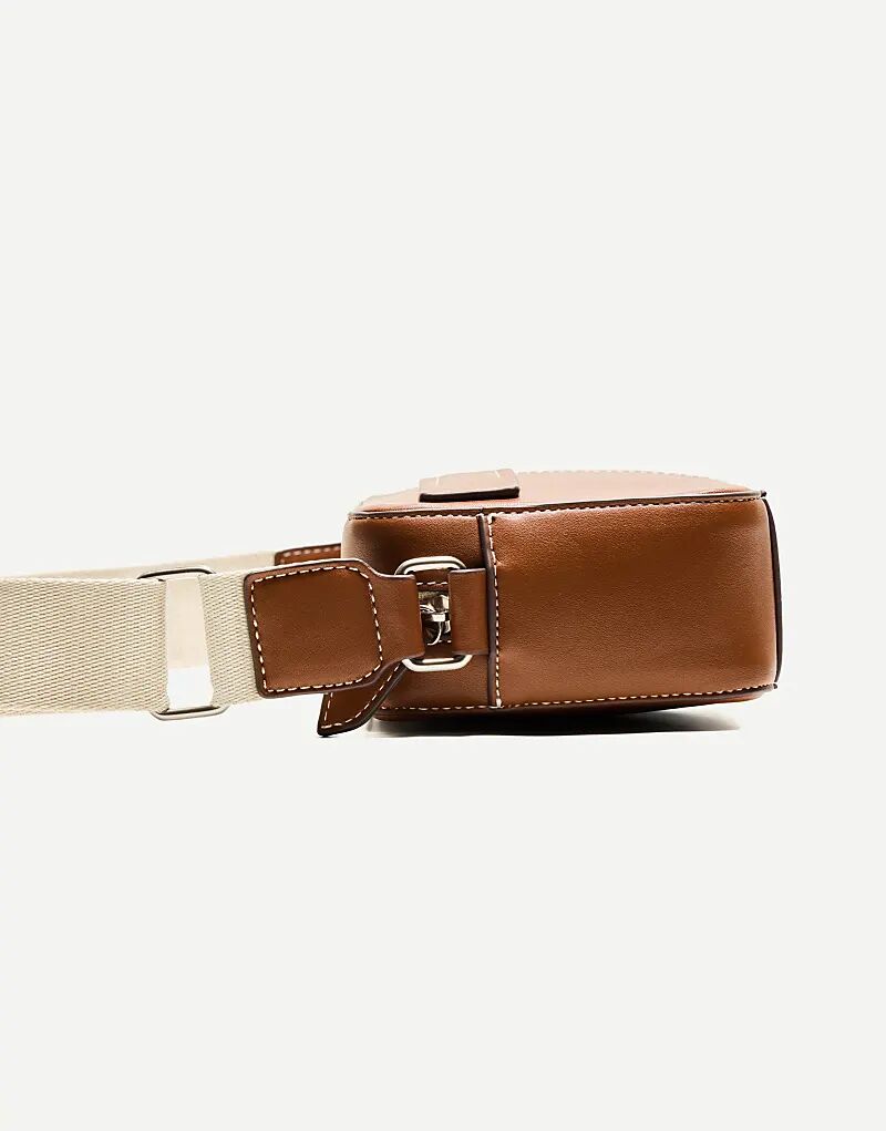 

Сумка Bershka Crossbody цвета верблюжьей шерсти