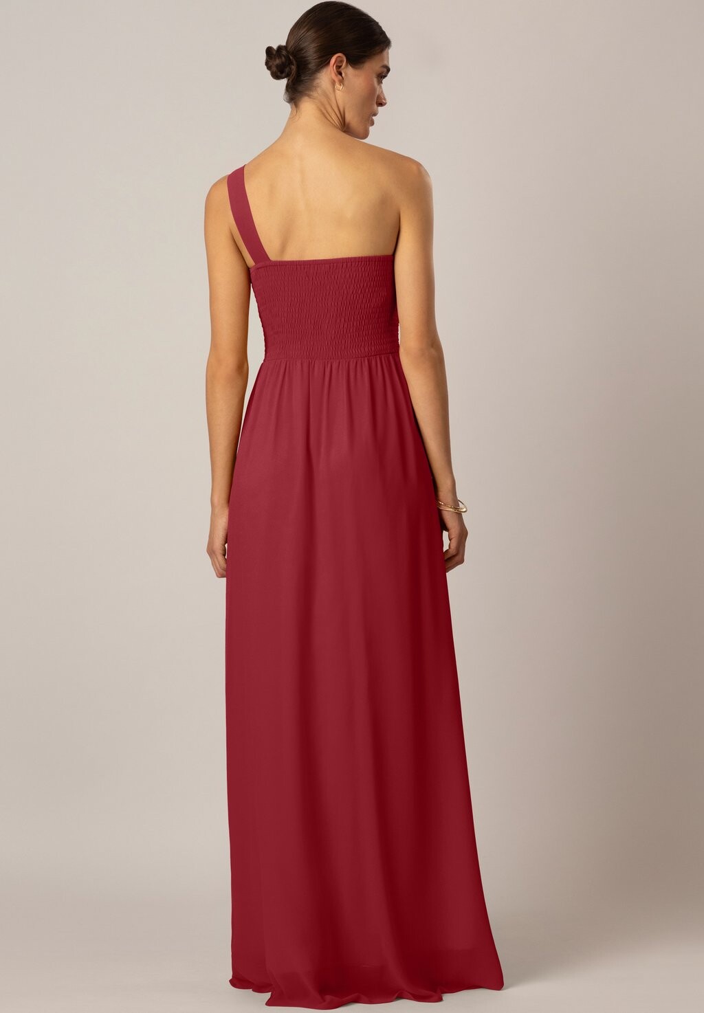 

Одежда для особых случаев ONE-SHOULDER ABEND Apart