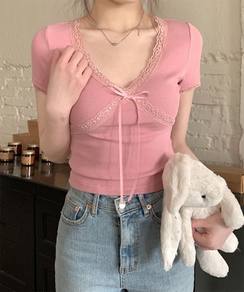 

Топ с короткими рукавами, V-образным вырезом и шнуровкой Mayree, розовый