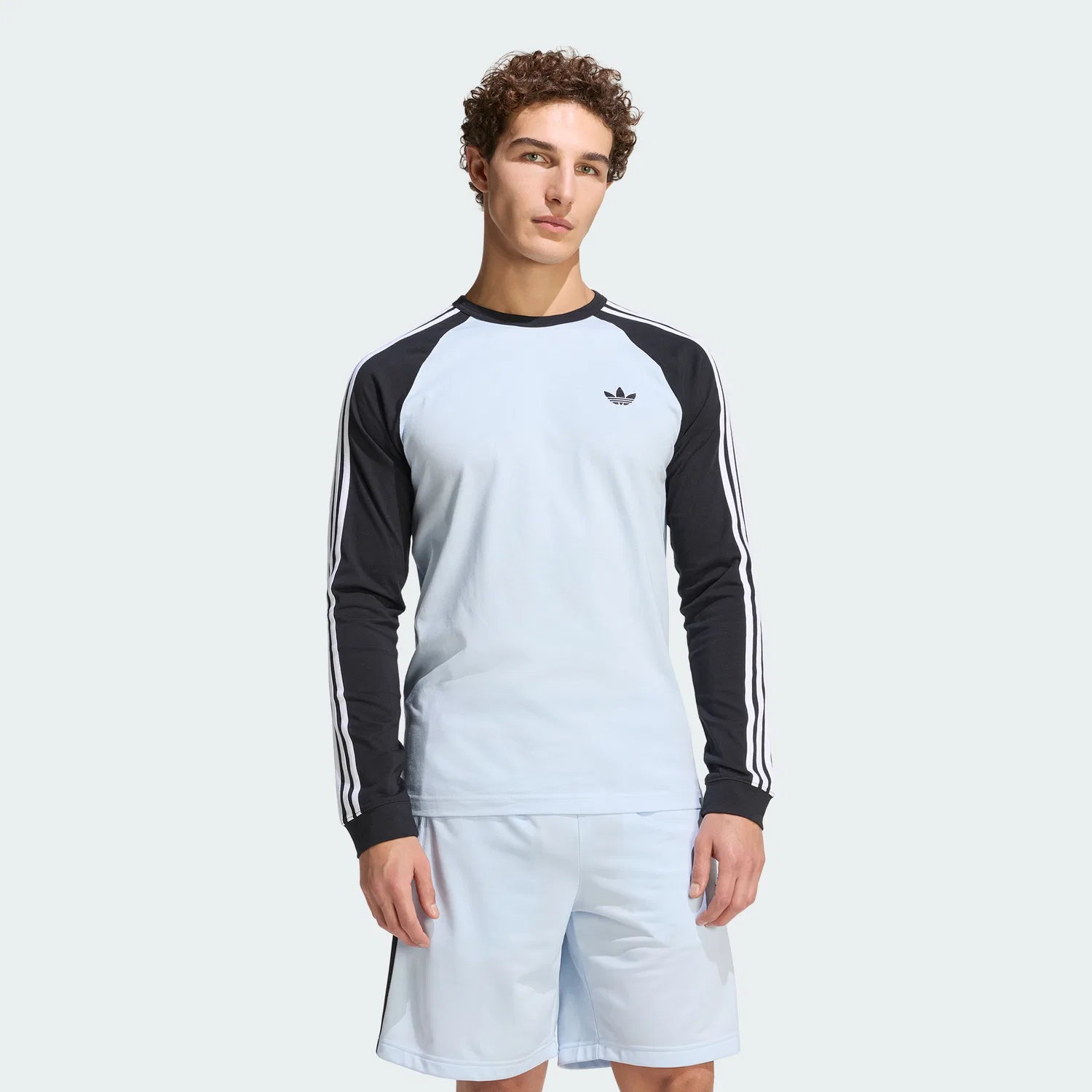 Мужская футболка с длинным рукавом 3-Stripes цвета Crystal Sky от Adidas