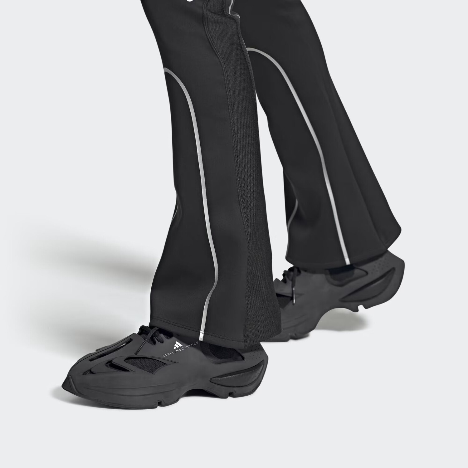 Спортивная обувь by Stella McCartney Adidas, цвет Core Black/Cloud White/Core Black — фото 3