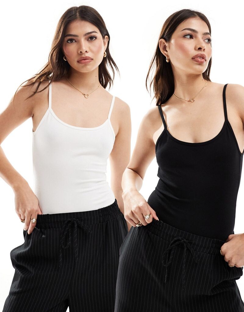 

Miss Selfridge — комплект из двух черно-белых боди на бретелях и глубоким вырезом сзади