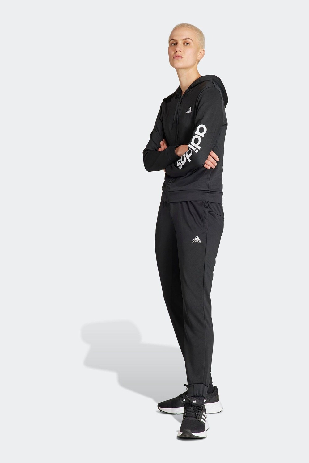 

Спортивный костюм из спортивной коллекции adidas, черный