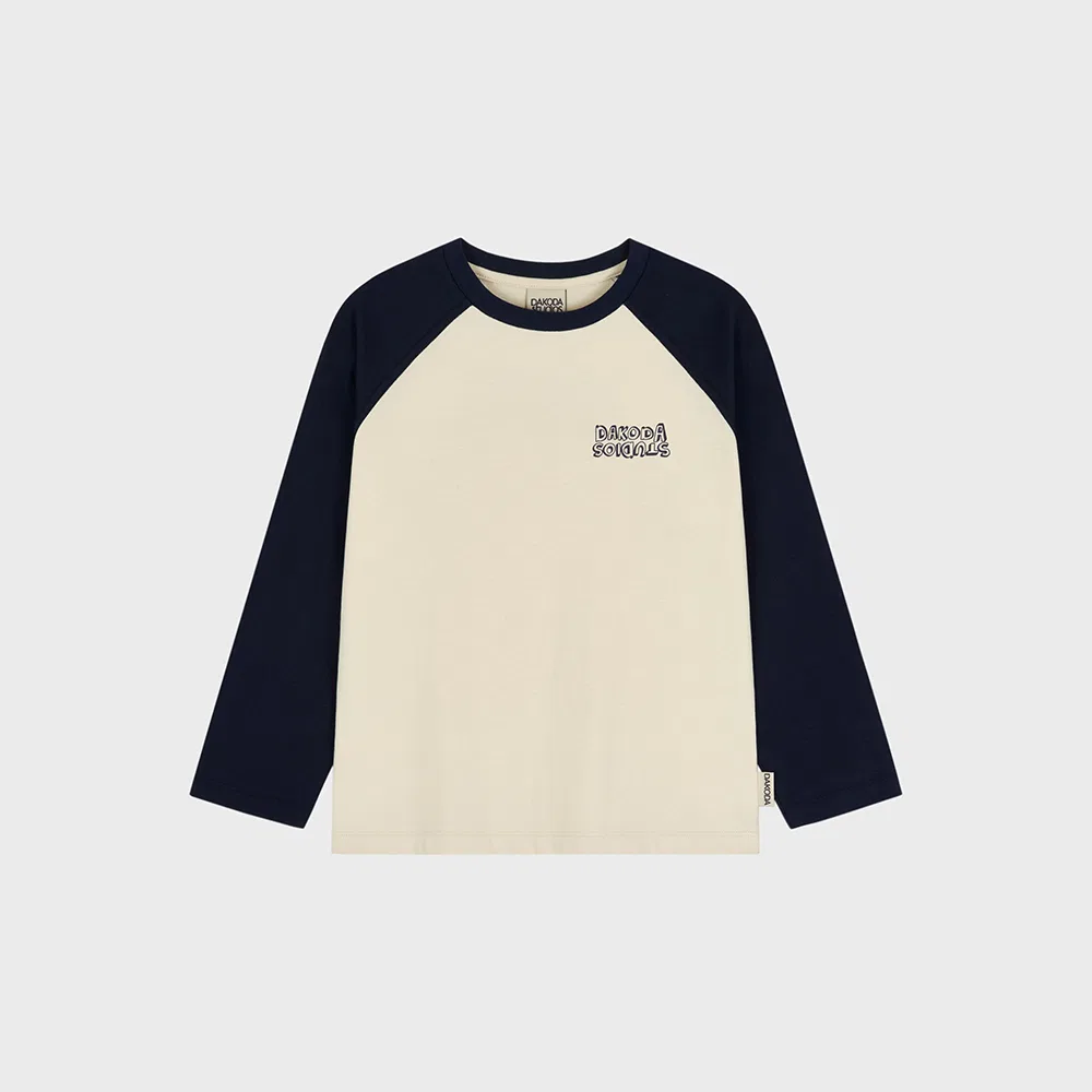 Детская футболка реглан Classic Raglan Tee тёмно-синяя от Dakoda Studios — фото 4