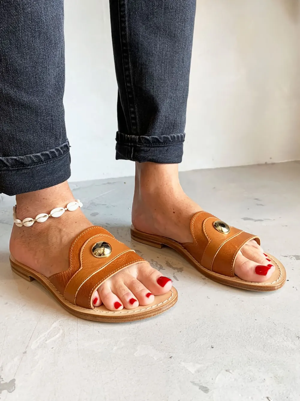 Сандалии Gallia из кожи золотистого оттенка с заклепками CAPRI POSITANO SANDALS, коричневый — фото 4