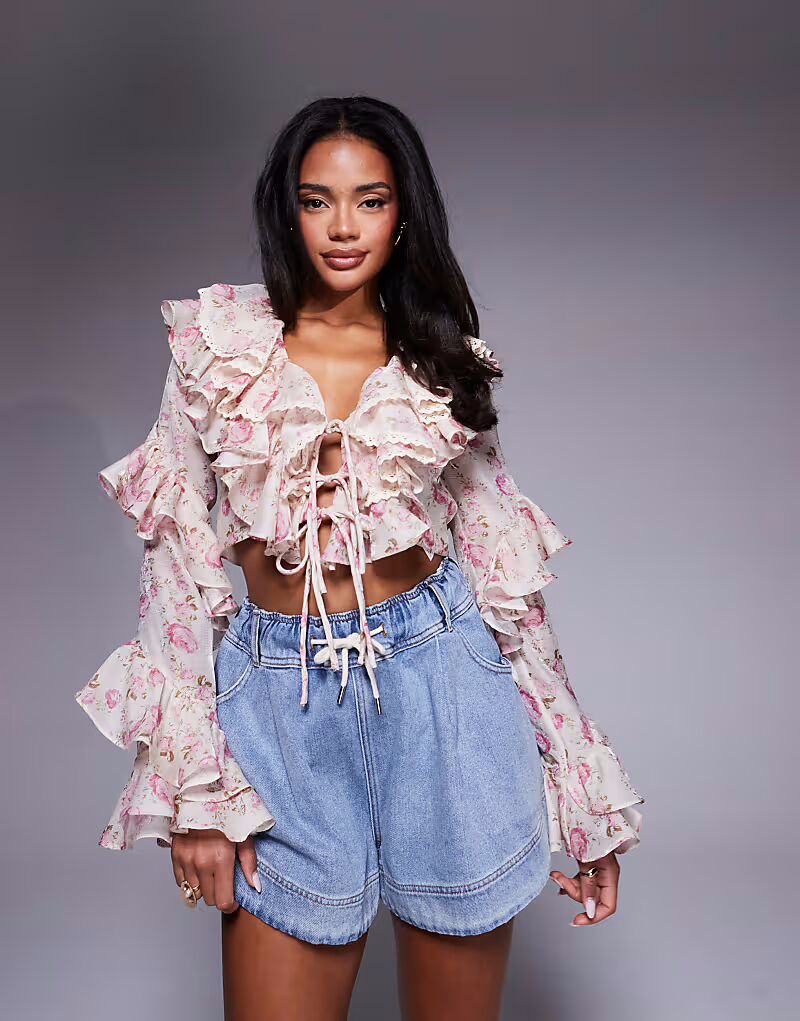 

Жаккардовая блузка ASOS LUXE с преувеличенными оборками и розовым цветочным узором