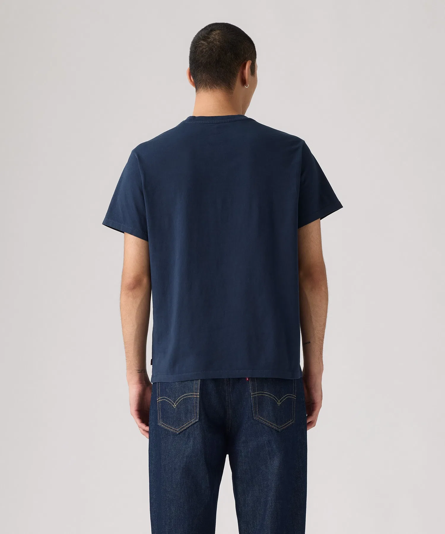 Мужская футболка Levi's Essential с карманом тёмно-синяя — фото 2
