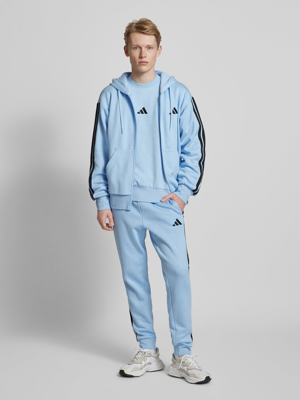 

Толстовка с добавлением вискозы и вышитыми этикетками ADIDAS SPORTSWEAR, синий