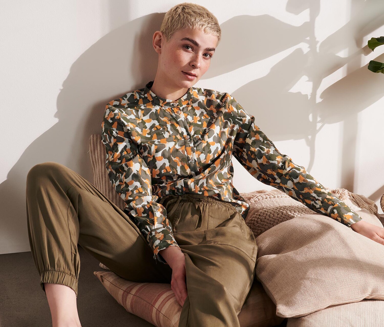 

Блузка-рубашка с принтом Tchibo