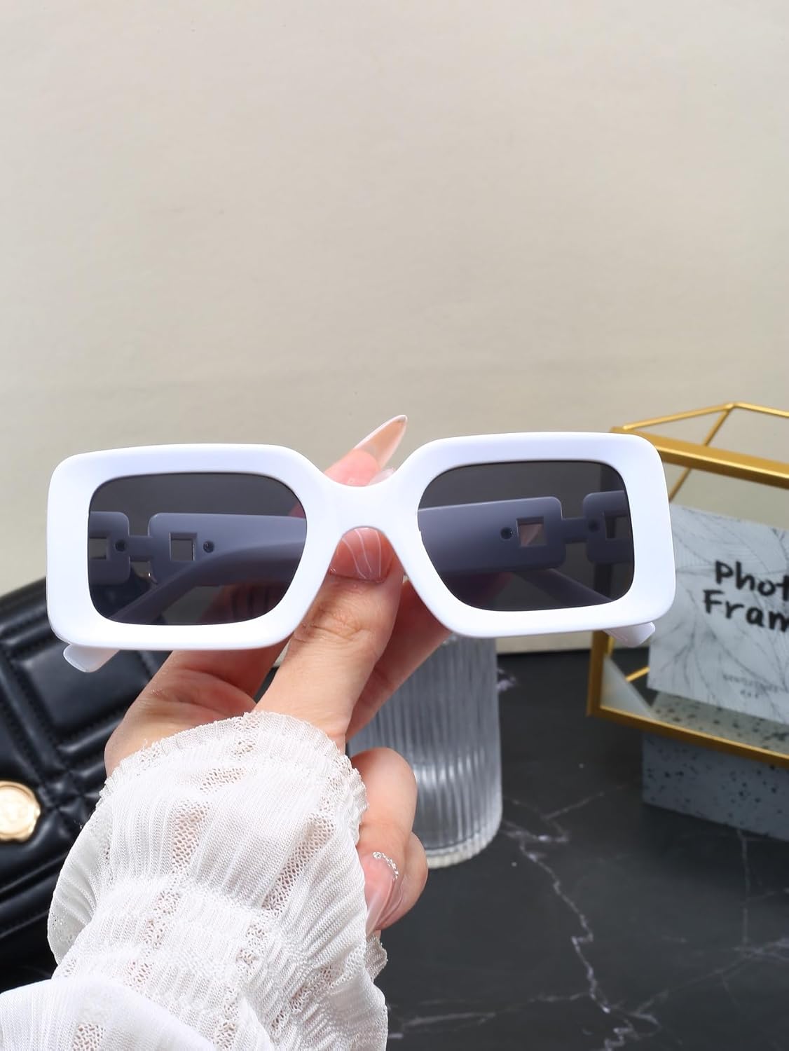 

Оптовая продажа квадратных солнцезащитных очков (100 штук) с золотистыми аксессуарами - очки в форме "кошачий глаз" в маленькой квадратной оправе для реселлеров ENSARJOE, 8502-1pc-white