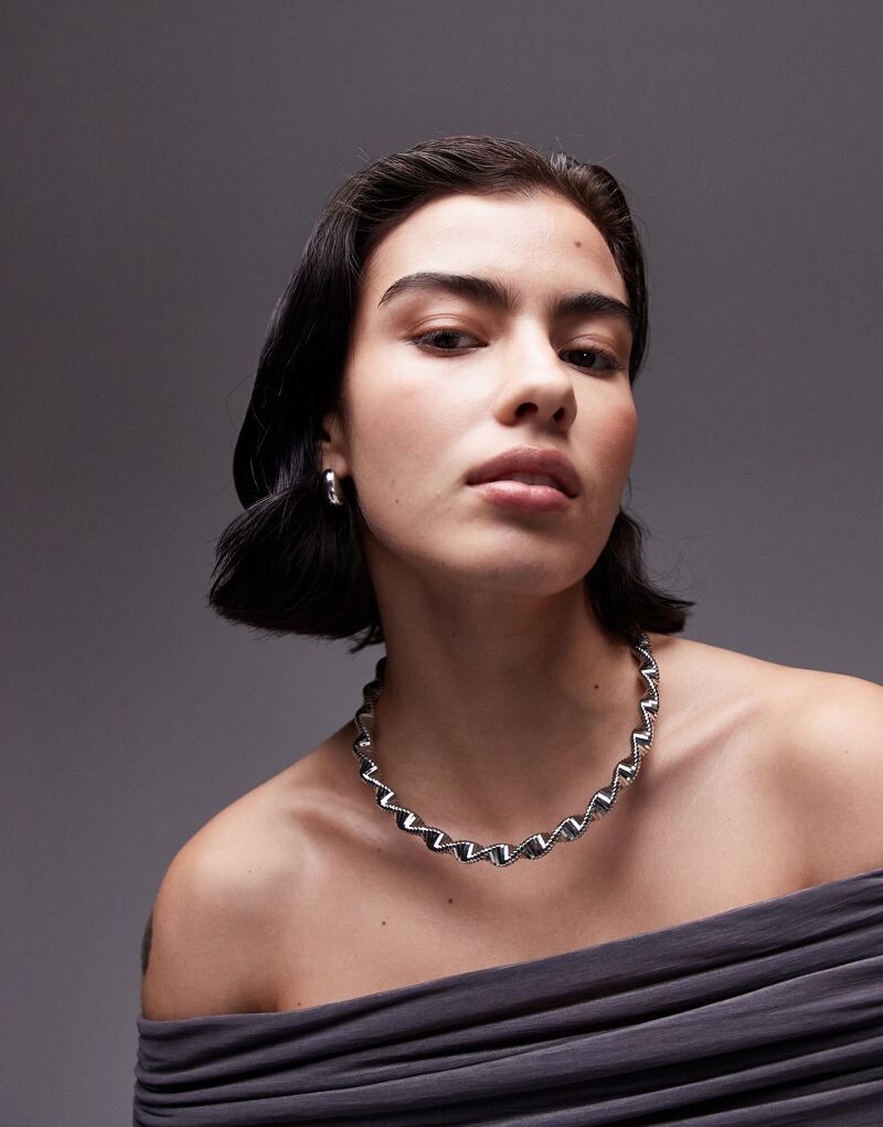 

Серебряное эластичное колье Topshop Nyla wave