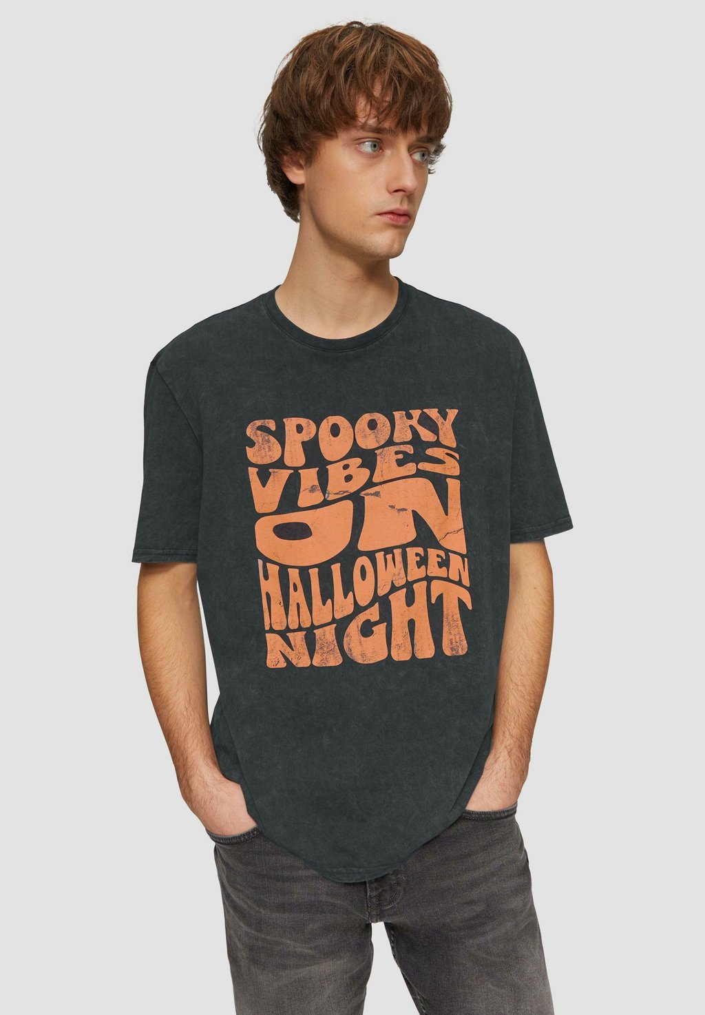 

Футболка с принтом HALLOWEEN QS, черный