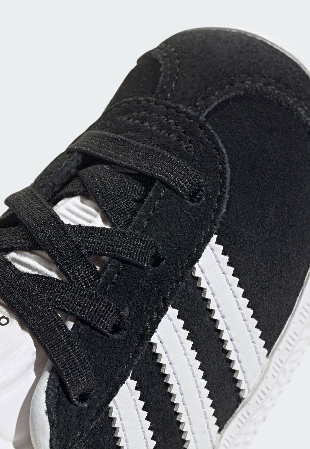 Кроссовки на шнуровке GAZELLE COMFORT CLOSURE ELASTIC LACES KIDS adidas, черный — фото 2