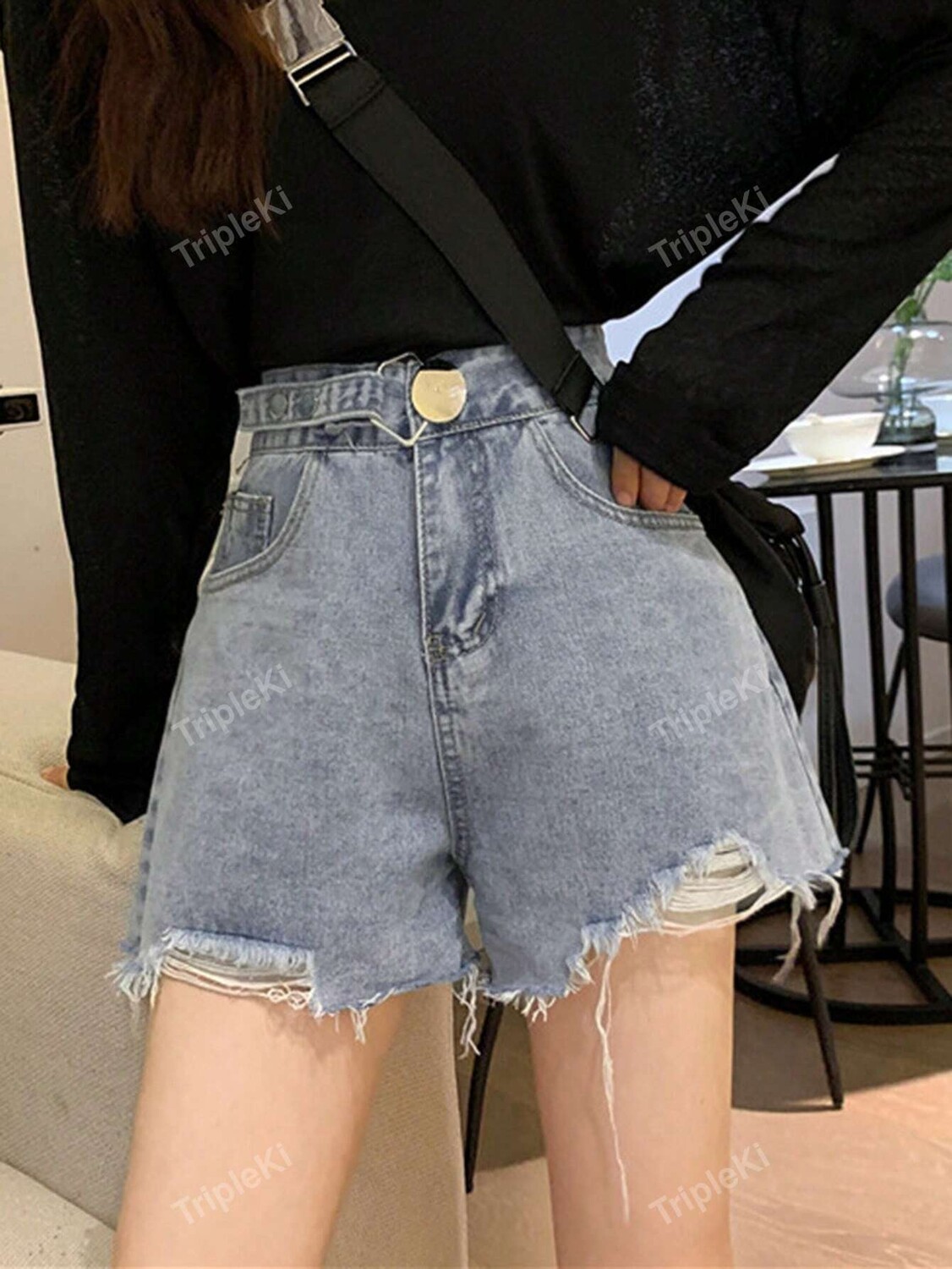 

Джинсовые шорты, постиранные, потертые, светло-голубой