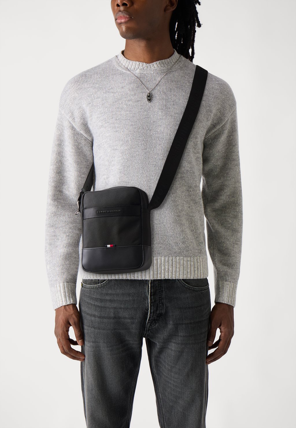 

Сумка через плечо TRAVEL MINI REPORTER - Across body bag Tommy Hilfiger, черный