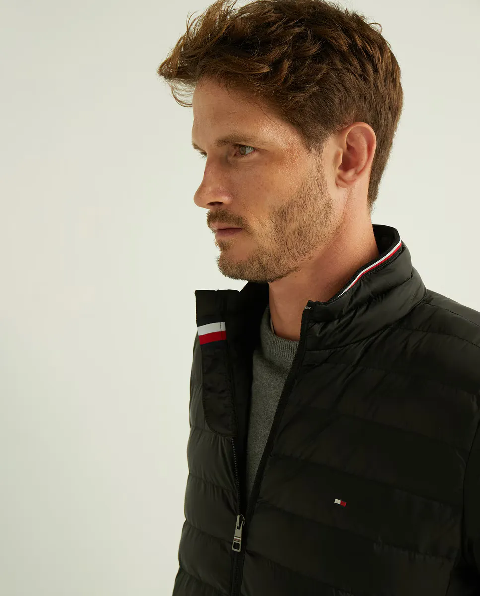 Черная легкая мужская куртка Tommy Hilfiger, черный — фото 2