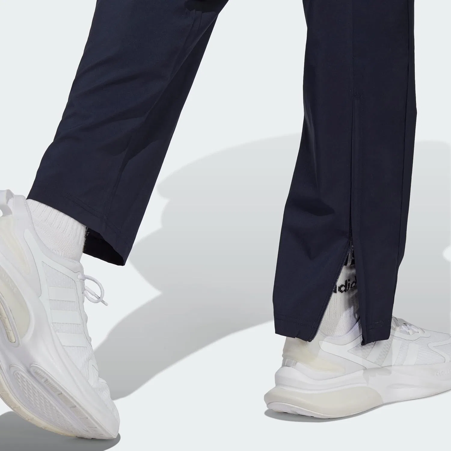 Брюки adidas Aeroready Essentials Stanford с открытым низом и вышитым небольшим логотипом – спортивные штаны – мужские — фото 3