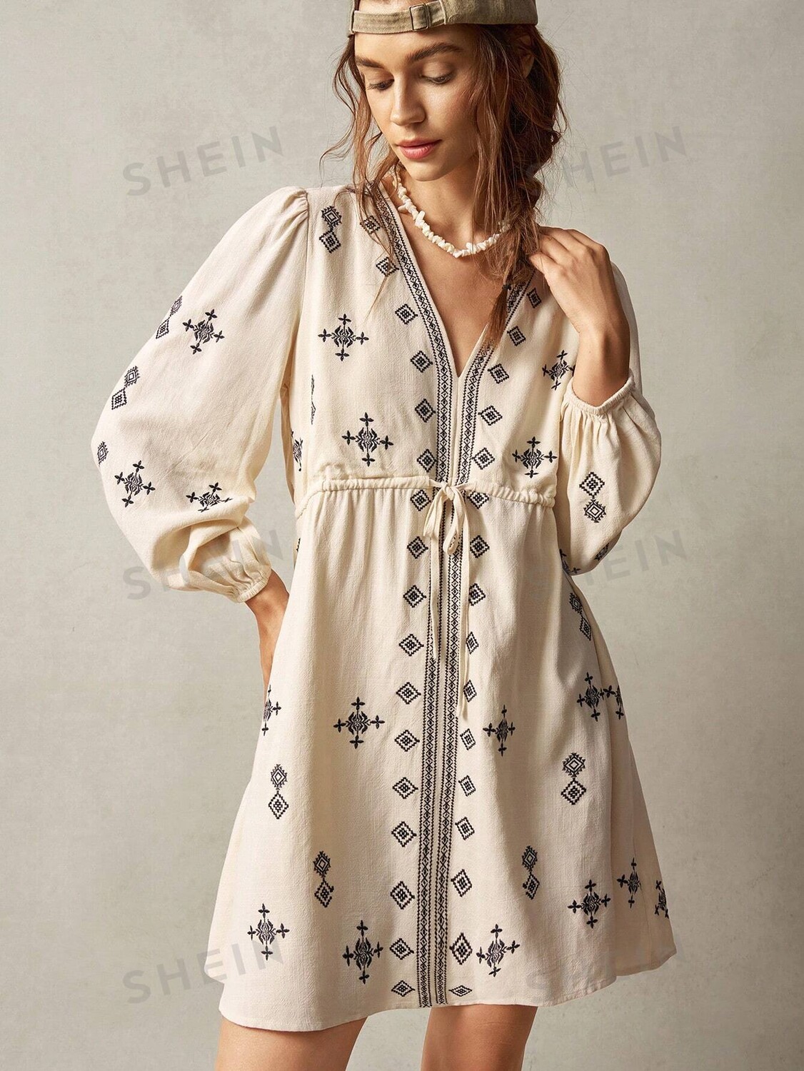 

Boho Feels Женское праздничное мини-платье с вышивкой Shein, кремовый/бежевый