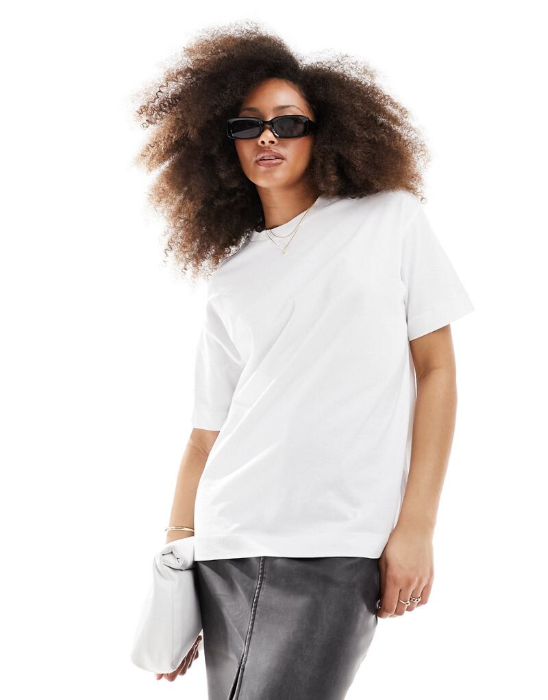 

Белая футболка оверсайз Pull&Bear