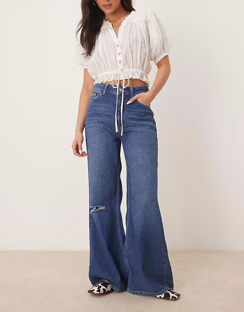

Мягкие джинсы ASOS DESIGN с широкими штанинами и разрывами, ярко-синего цвета