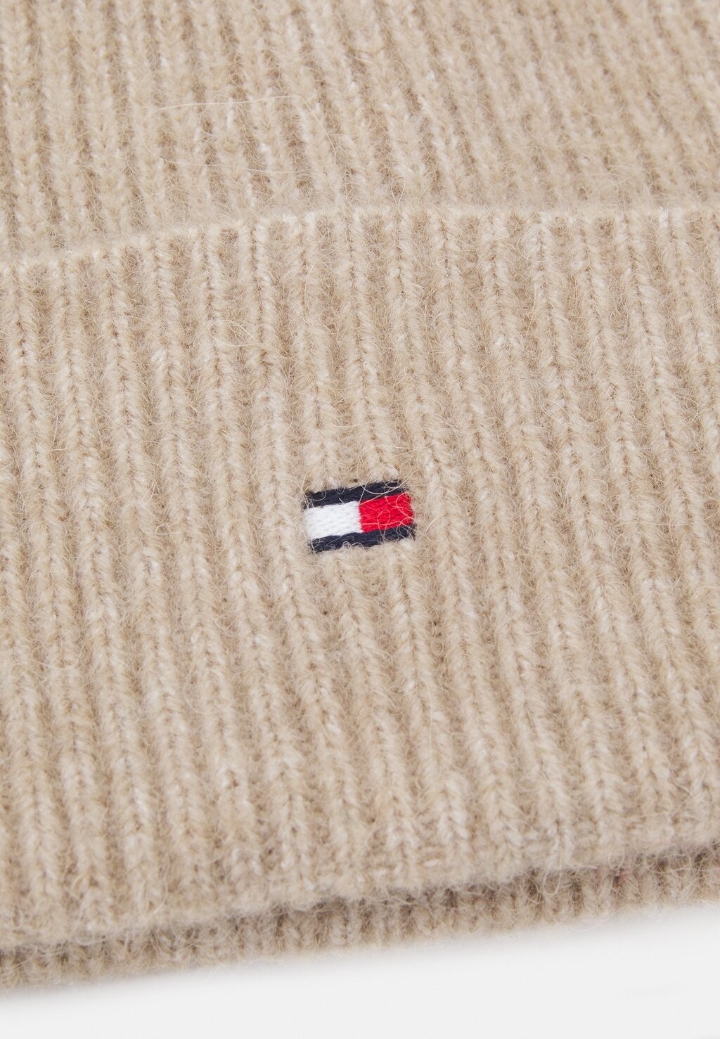 

Шапка ESSENTIAL FLAG FUZZY BEANIE Tommy Hilfiger, бежевый
