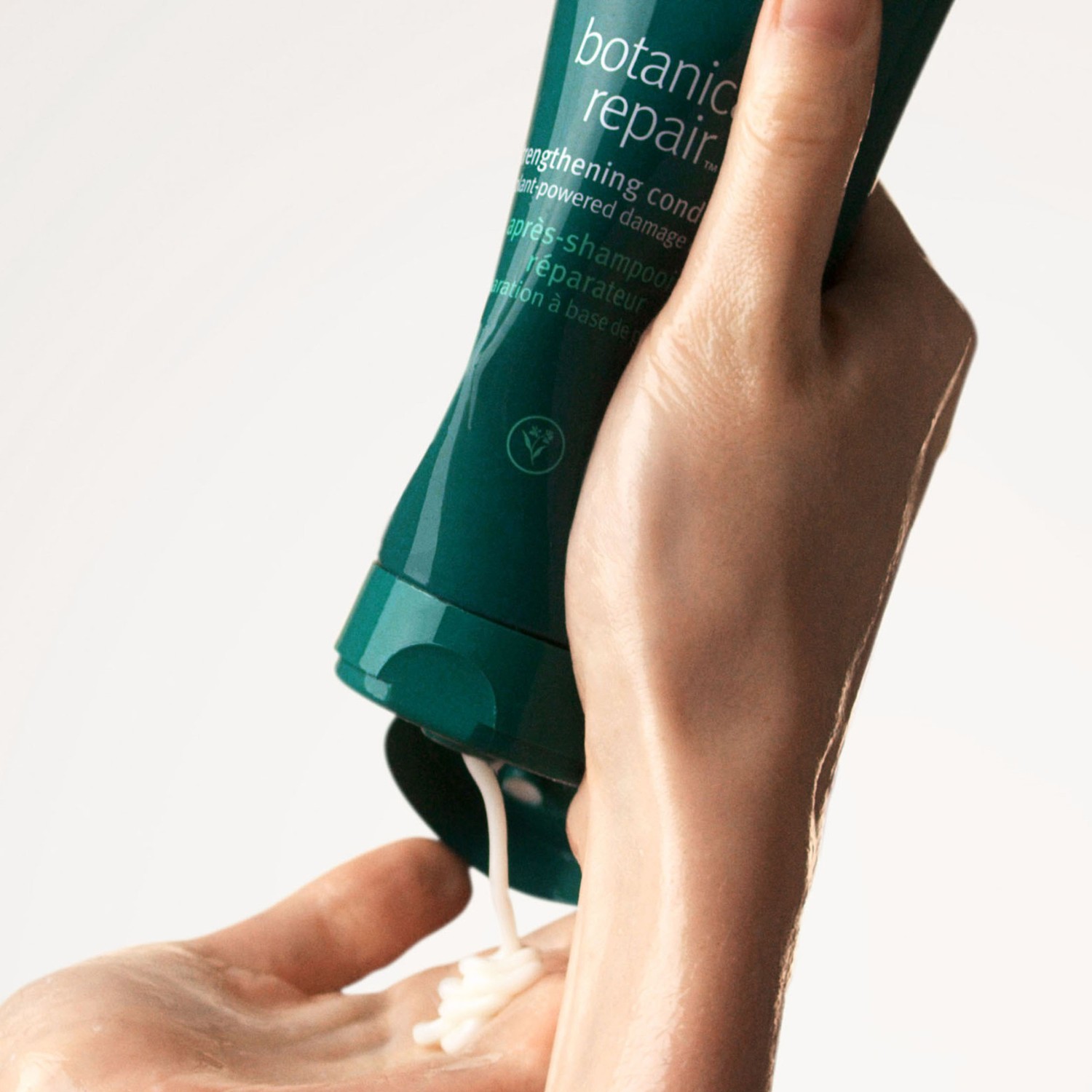 Кондиционер для волос botanical repair strengthening Aveda, объем 200 мл — фото 2