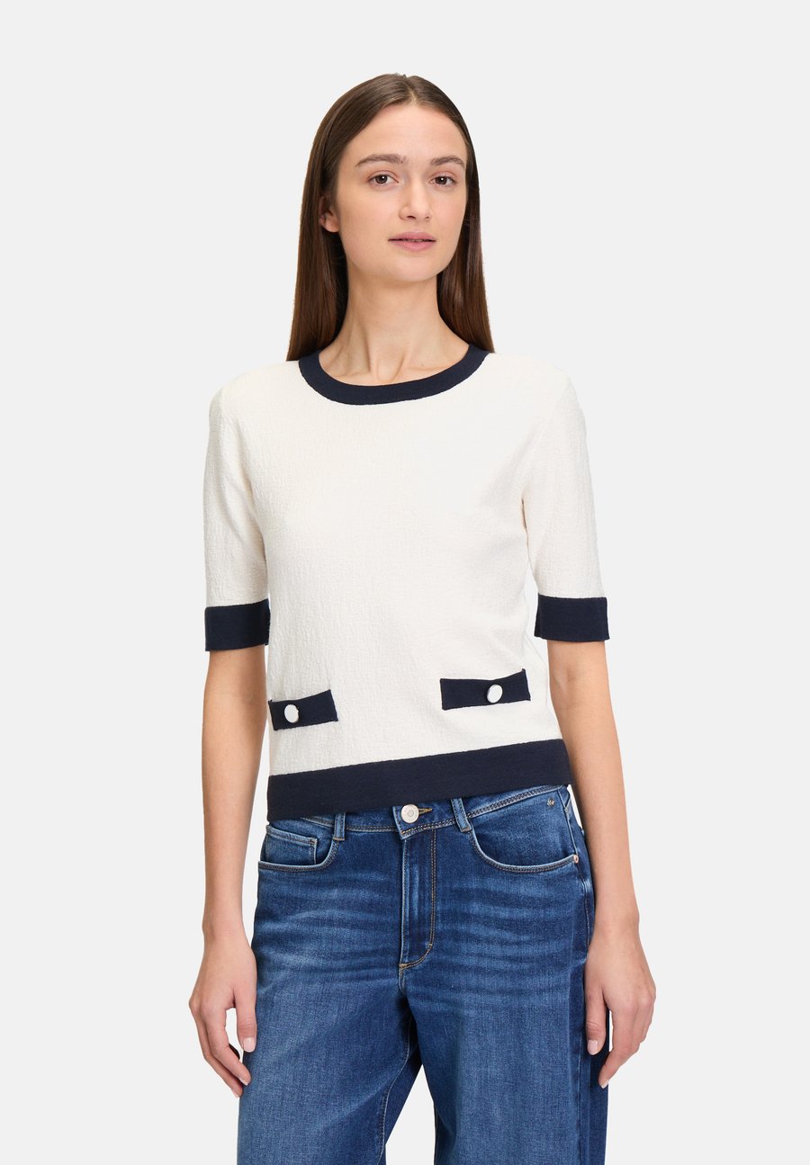 

Футболка Betty & Co MIT RUNDHALSAUSSCHNITT, Weiß/Dunkelblau/White