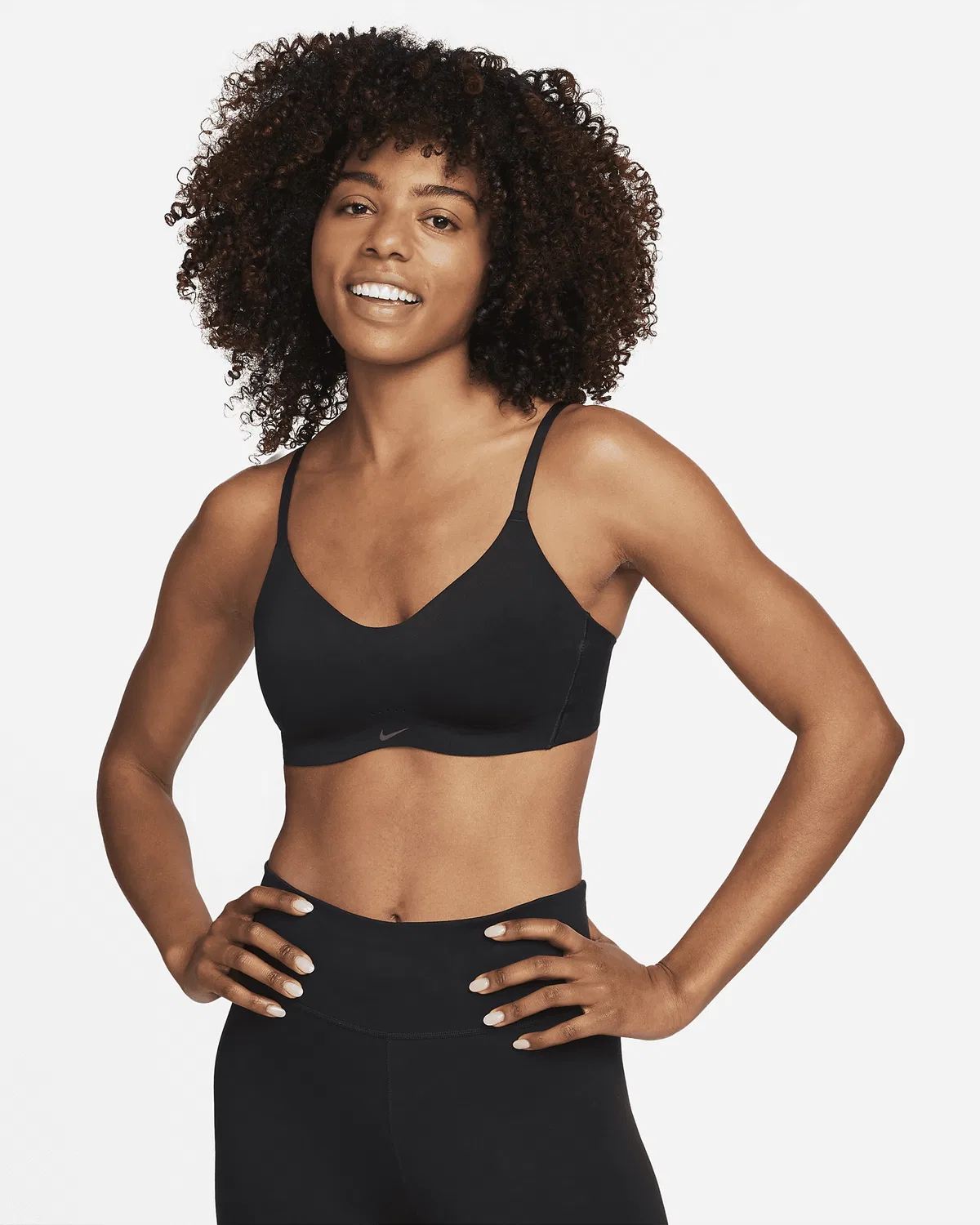 Женский спортивный бюстгальтер Nike Alate Minimalist с легкой поддержкой и чашками, Black/Black/Dark Smoke Grey