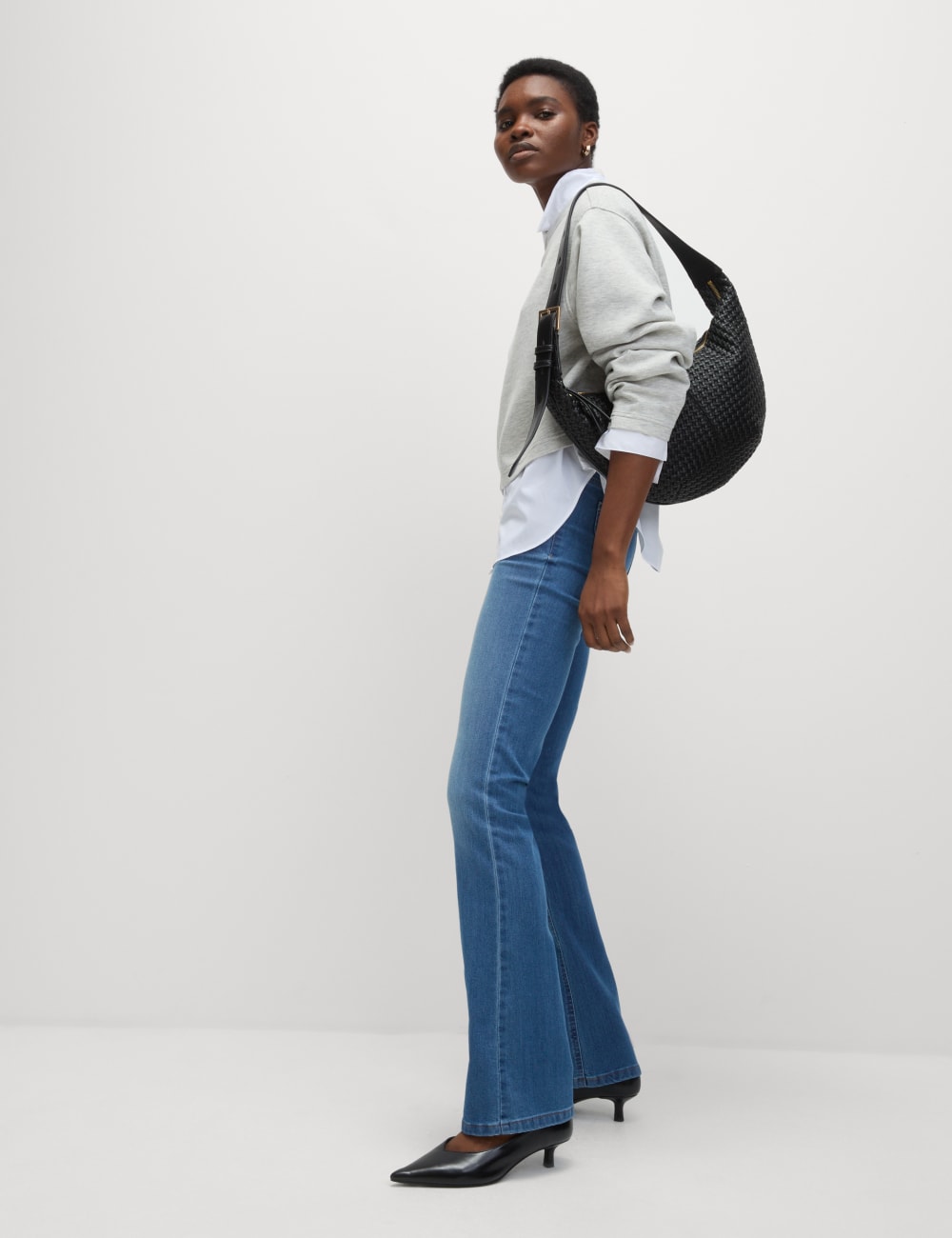

Расклешенные джеггинсы Marks & Spencer, цвет Med blue denim