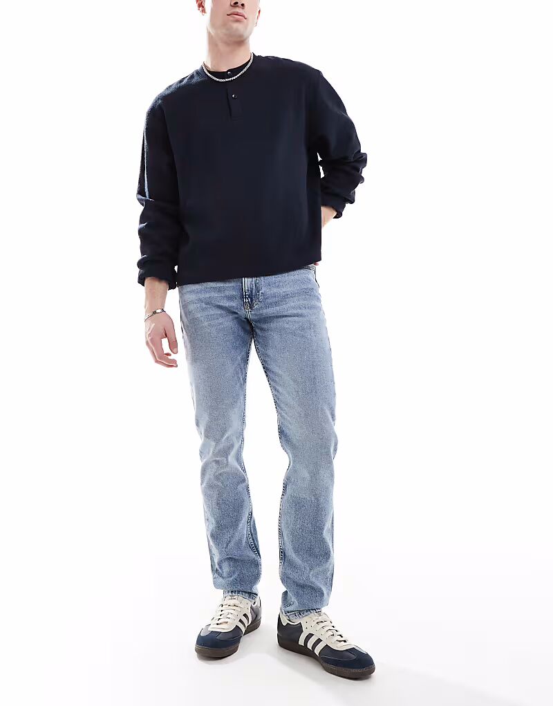 

Узкие зауженные джинсы Calvin Klein Jeans светлого оттенка