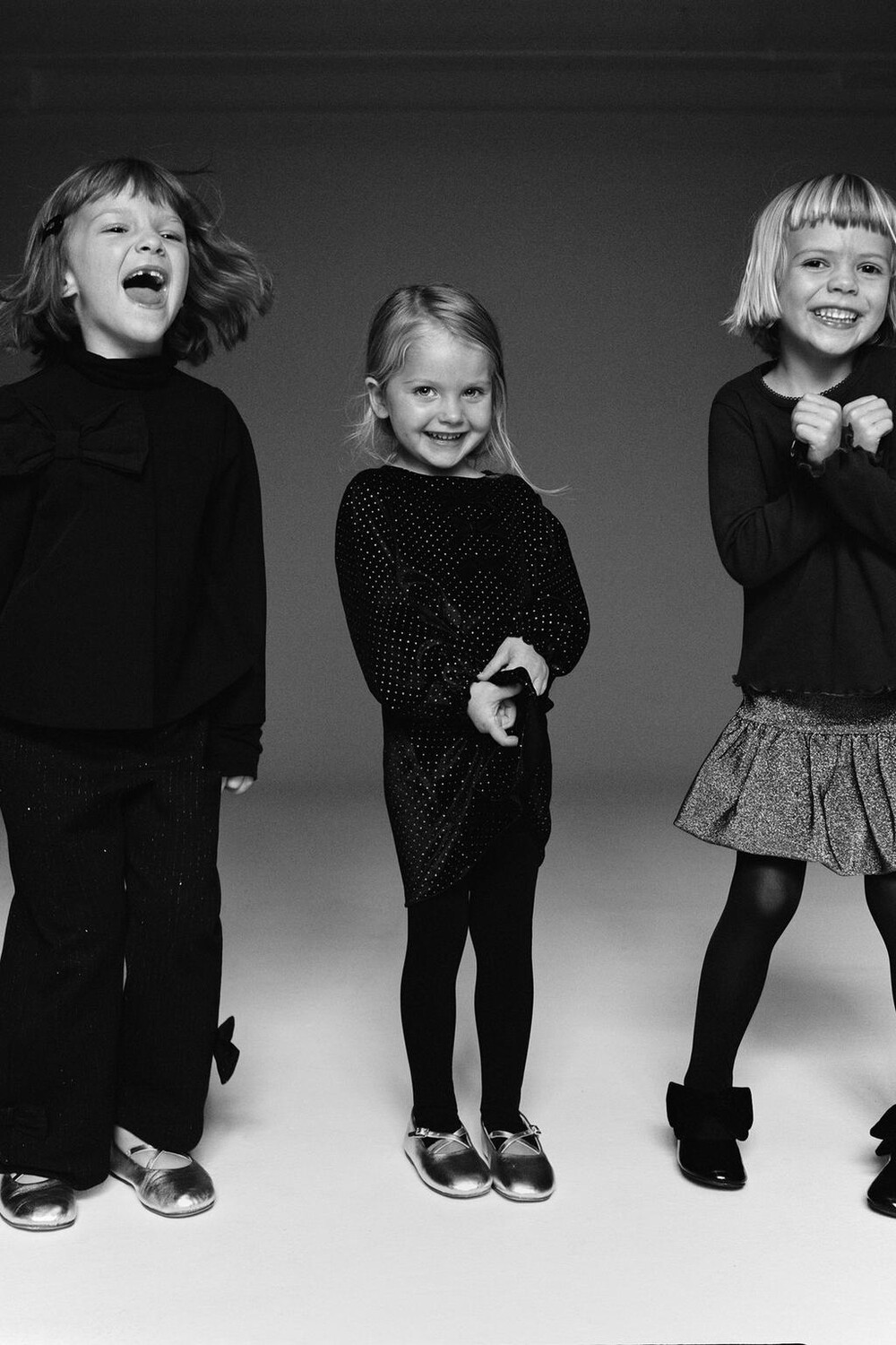 

Блестящее платье из бархата ZARA, черный