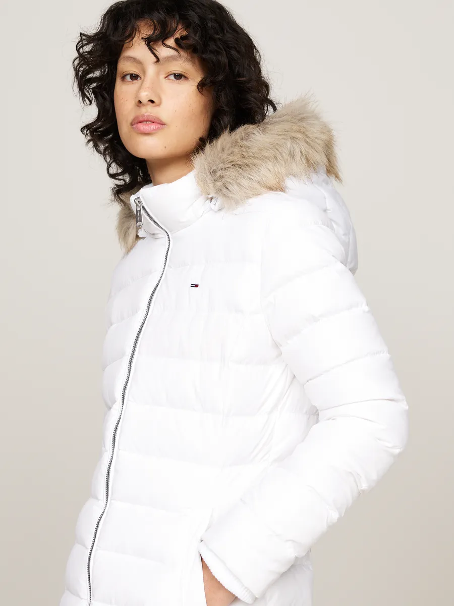 

Стеганое пальто Tommy Jeans "TJW ESSENTIAL HOODED DOWN COAT", с искусственным мехом, вышивкой логотипа, белый