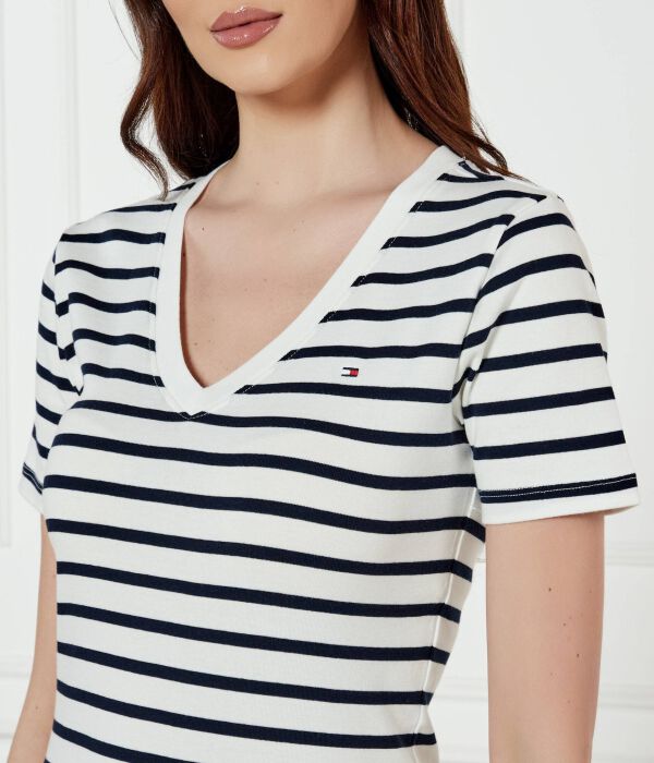 Футболка женская Tommy Hilfiger с V-образным вырезом в полоску, черно-белый — фото 4