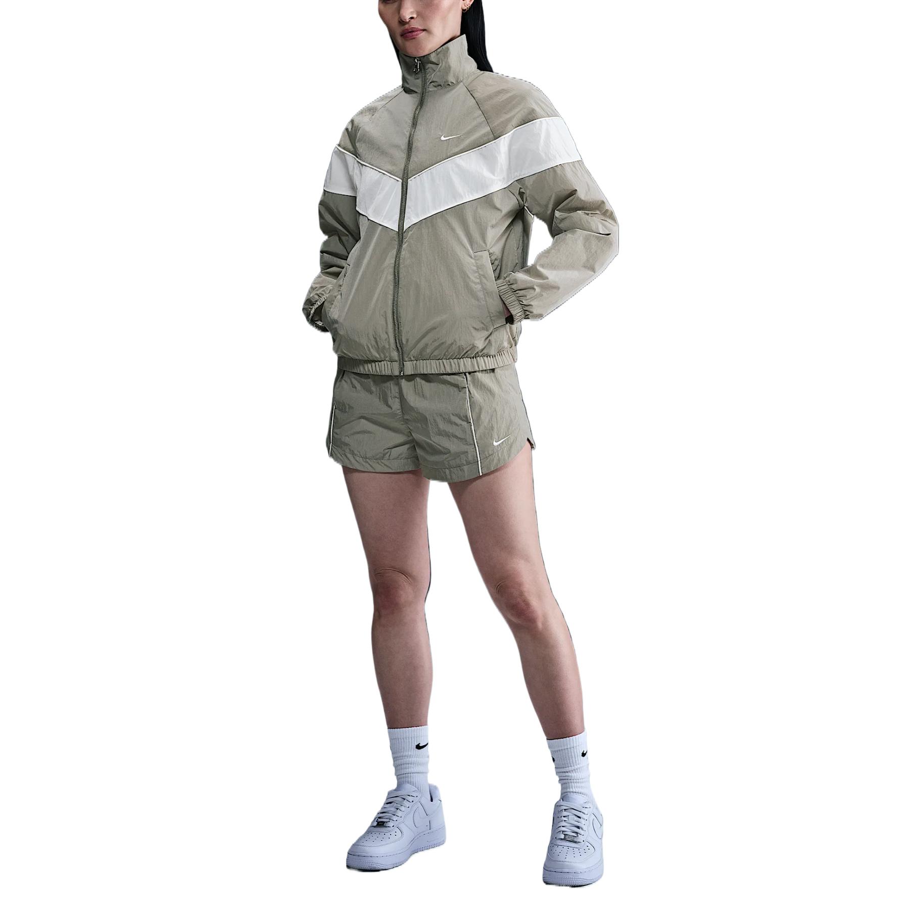 Nike Ветрозащитная женская куртка свободного кроя с защитой от ультрафиолета на молнии Windrunner, Light Brown — фото 4