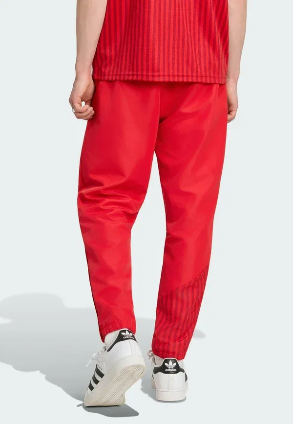Штаны спортивные Adidas Performance, модель Fc bayern muenchen stadium track pants tracksuit bottoms, цвет ярко-алый/командный красный — фото 2