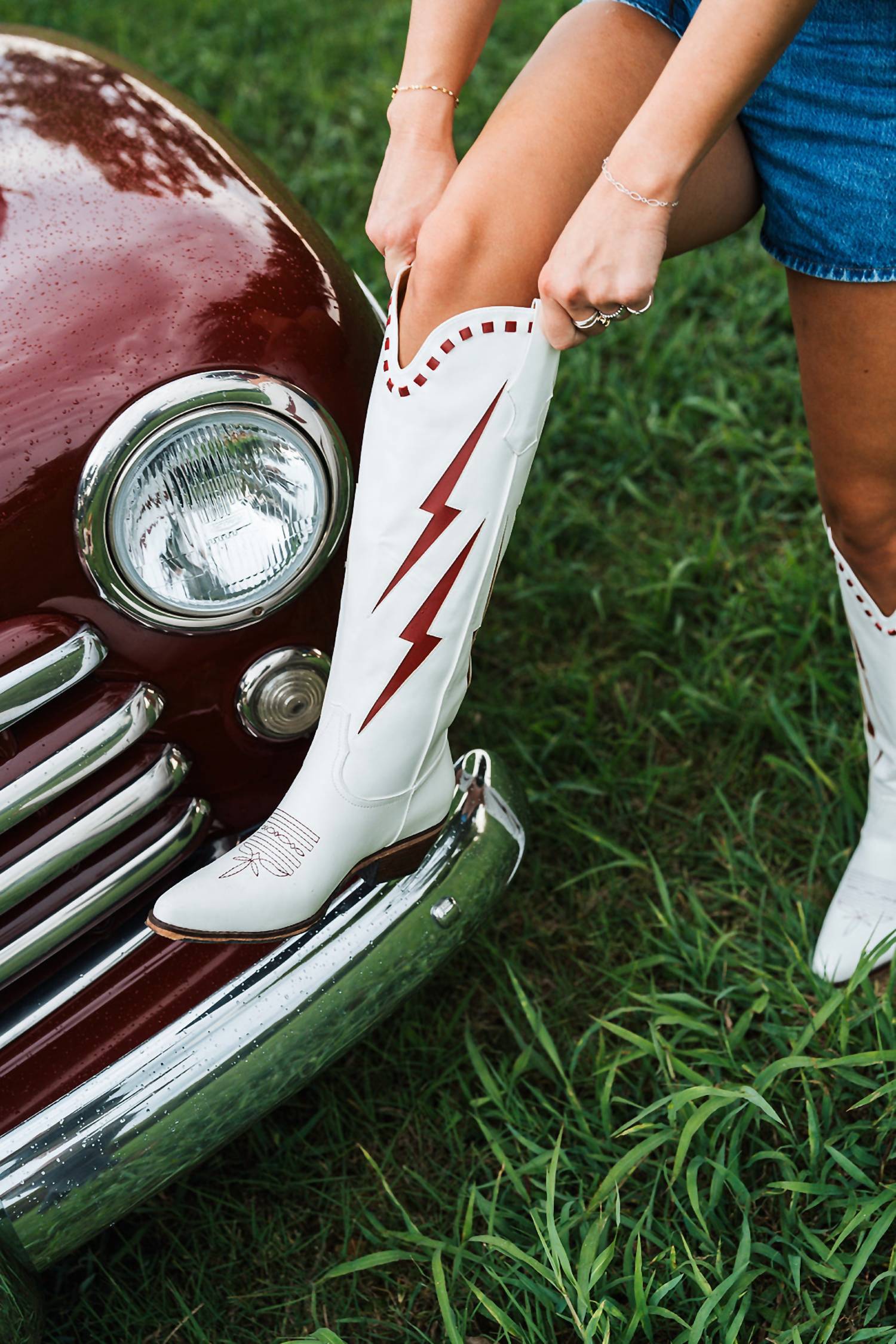 Reveille ботильоны на каблуке в белом цвете Marfa Boots