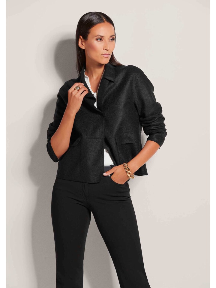 

MADELEINE Шерстяной блейзер с отложным воротником и накладными карманами, черный