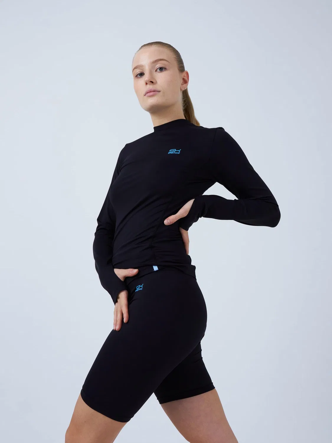Спортивная футболка Sportkind Performance Shirt с высоким воротником и длинными рукавами, черная — фото 3