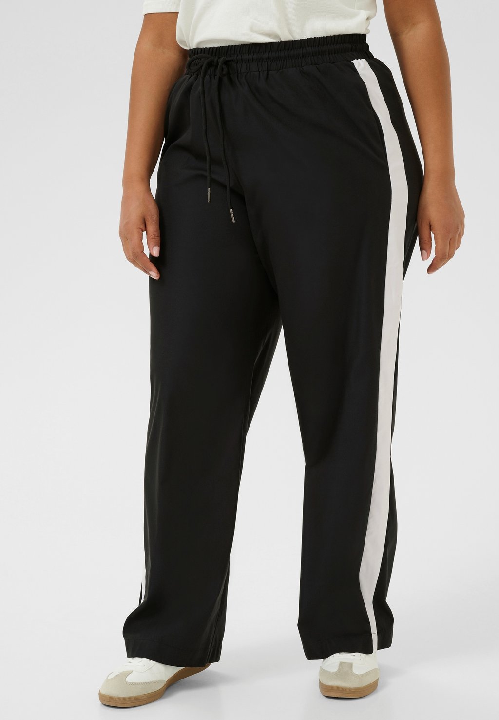 

Спортивные штаны VENESSA Kaffe Curve, цвет Black Deep