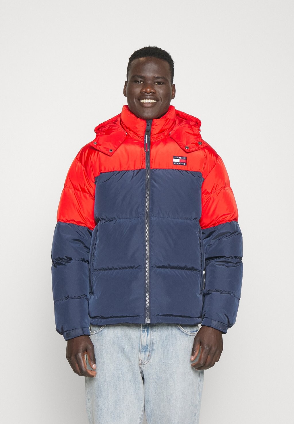 

Куртка Tommy Jeans ПУФФЕР ALASKA COLORBLOCK, темно-синий