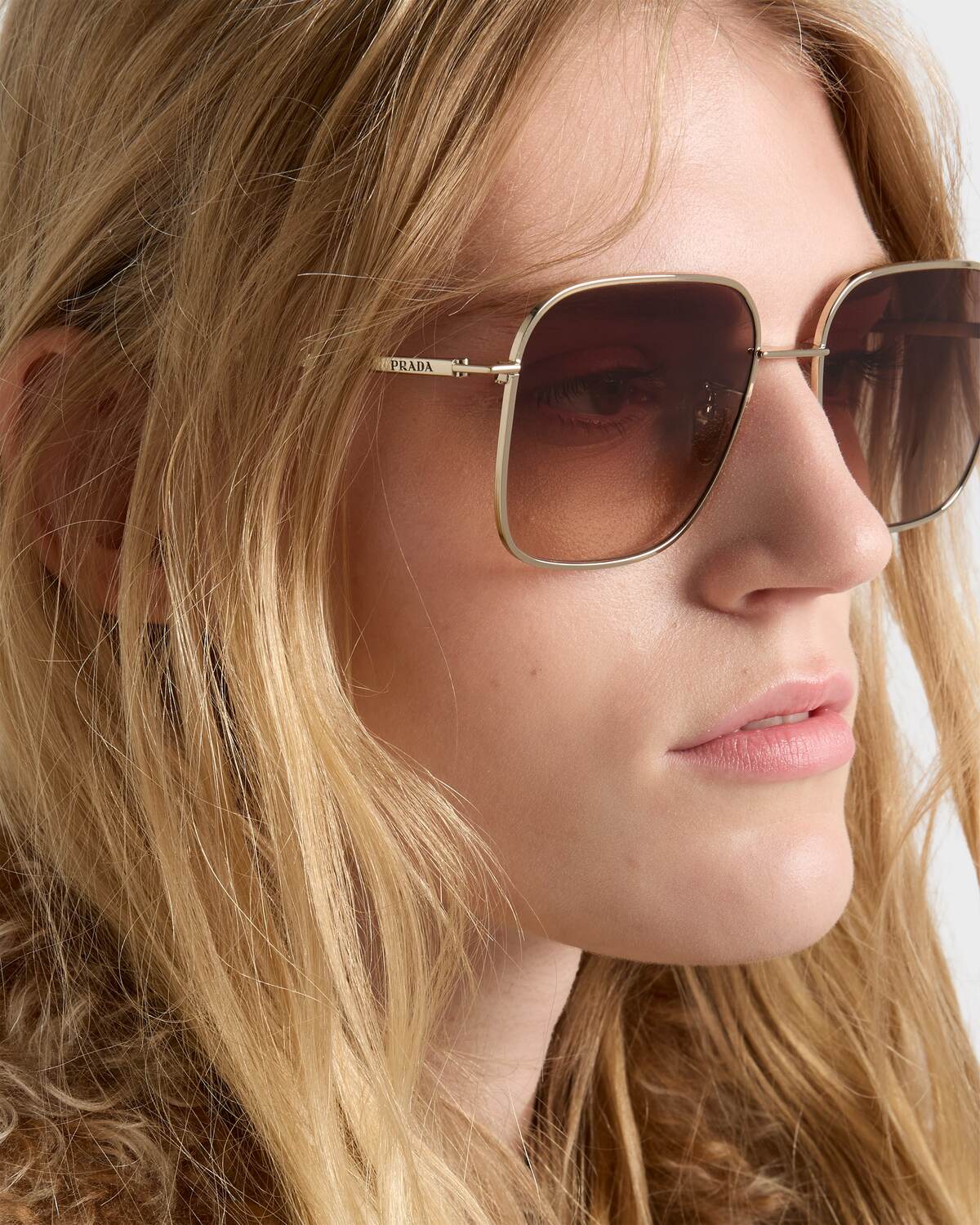 Солнцезащитные очки из коллекции Prada Eyewear Prada, цвет линз: антрацит — фото 2