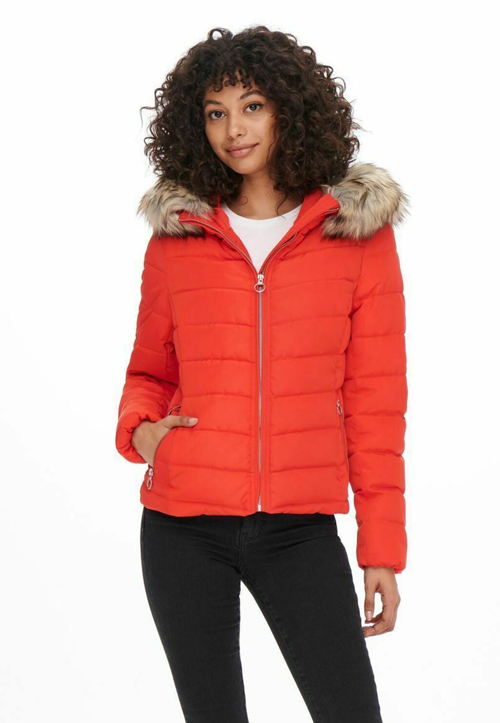 

Куртка ONLY ONLNEWELLAN QUILTED, цвет red alert