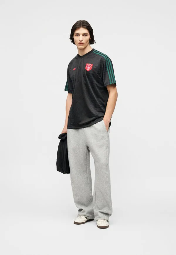 Футболка с принтом роз Adidas Originals, Black Collegiate Green — фото 2