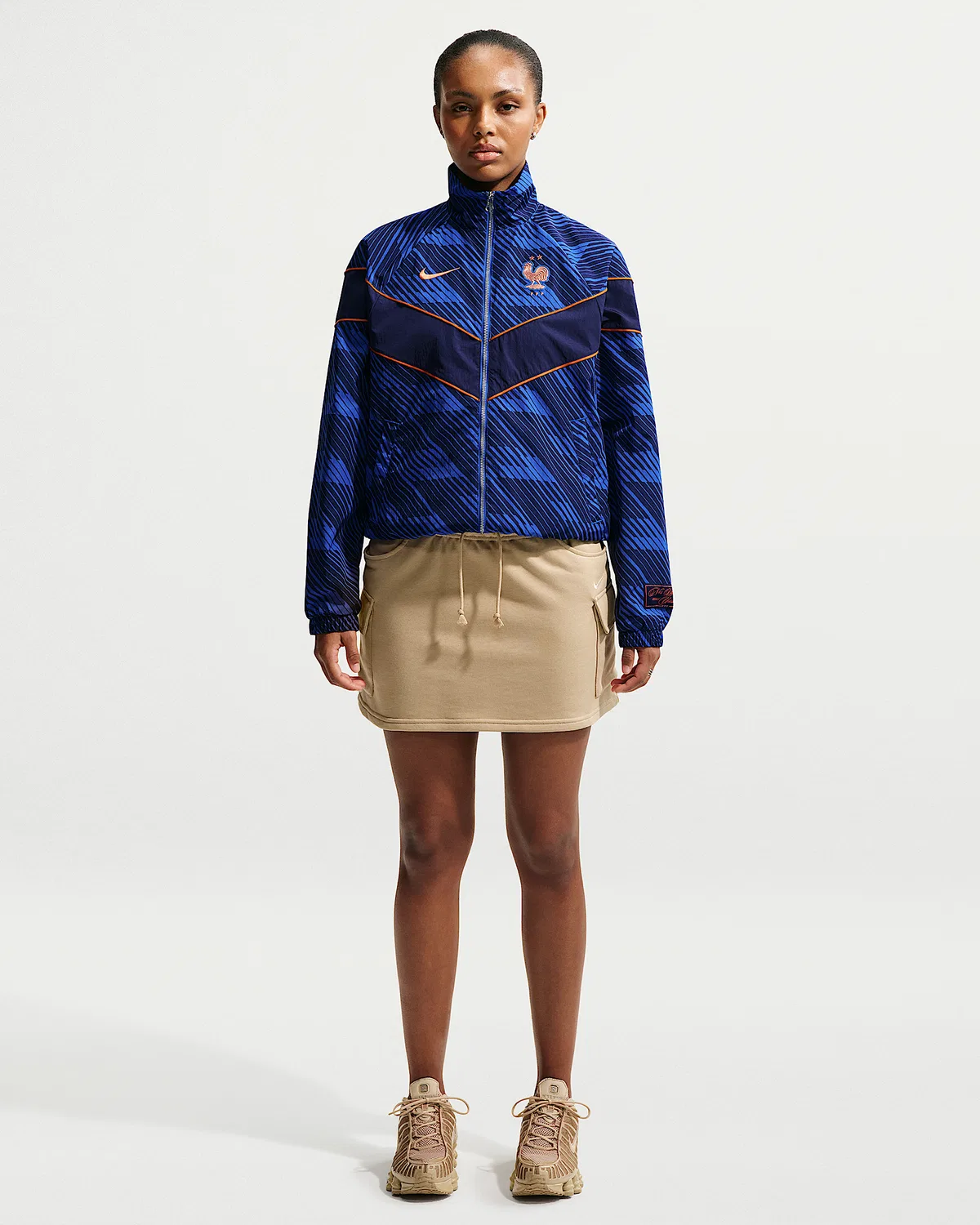 Женская ветровка Nike Soccer UV Woven Jacket FFF Windrunner, Game Royal/Blackened Blue/Monarch/Metallic Copper — фото 4