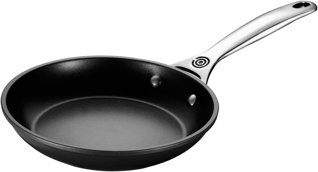 

Сковорода PRO Le Creuset с закаленным антипригарным покрытием, 8 дюймов, Gray