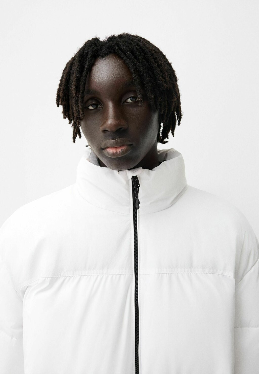

Зимняя куртка PUFFER Bershka, белый