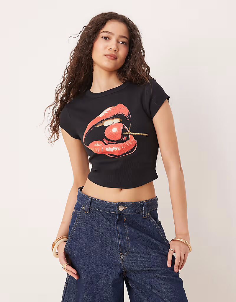

Детская футболка ASOS DESIGN с рисунком вишни черного цвета