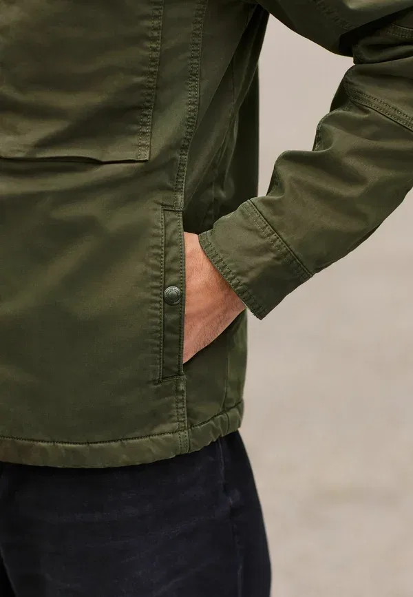 Куртка Next Regular fit lined funnel light jacket, хаки-зеленый — фото 2